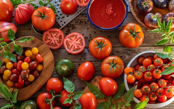 Cà chua là loại thực phẩm không nên bảo quản trong tủ lạnh