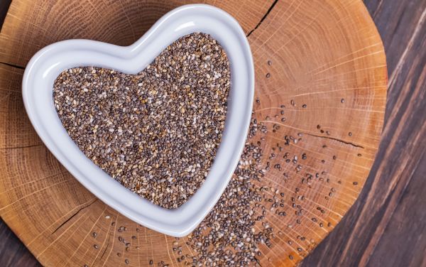 Do hạt chia giàu chất xơ và omega-3, ăn chúng có thể giảm nguy cơ bệnh tim của bạn