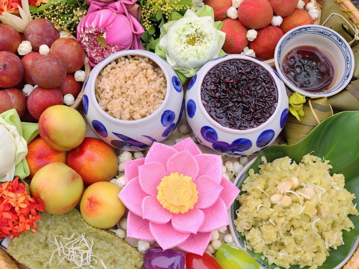 Khám Phá Mâm Cúng Tết Đoan Ngọ Đầy Nghệ Thuật Của Một Người Mẹ Hà Nội