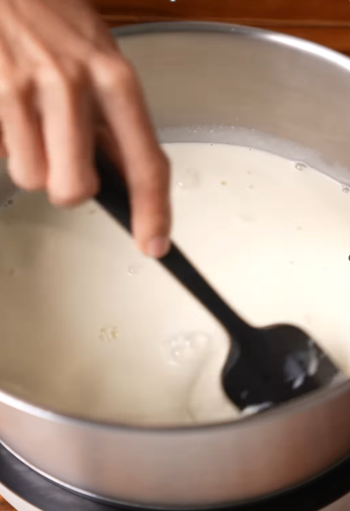 5 Bước Đơn Giản Tại Nhà Để Chinh Phục Món Khúc Bạch Vải Gây Sốt Mùa Hè 2025