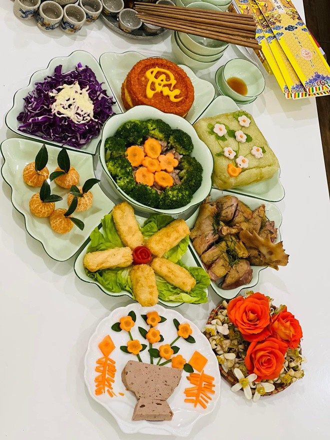 Người vợ NSND Công Lý chuẩn bị mâm cúng ông Táo đầy tâm huyết, cầu chúc bình an cho gia đình