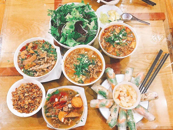 Người vợ NSND Công Lý chuẩn bị mâm cúng ông Táo đầy tâm huyết, cầu chúc bình an cho gia đình