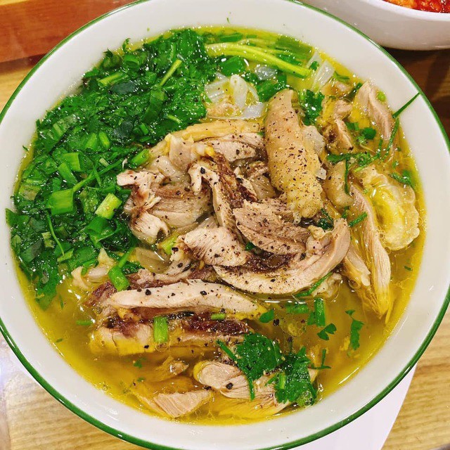 Người vợ NSND Công Lý chuẩn bị mâm cúng ông Táo đầy tâm huyết, cầu chúc bình an cho gia đình