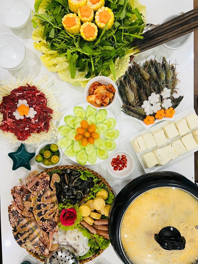 Người vợ NSND Công Lý chuẩn bị mâm cúng ông Táo đầy tâm huyết, cầu chúc bình an cho gia đình