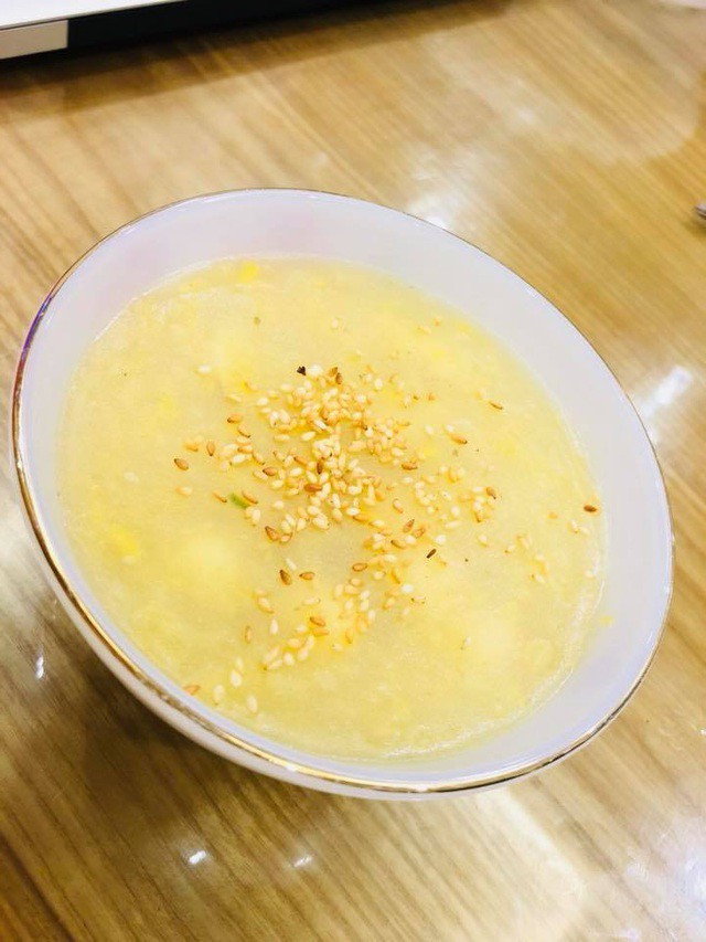 Người vợ NSND Công Lý chuẩn bị mâm cúng ông Táo đầy tâm huyết, cầu chúc bình an cho gia đình