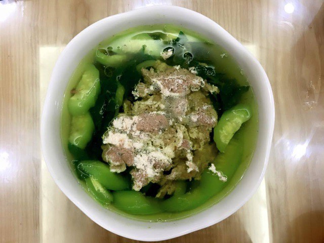 Người vợ NSND Công Lý chuẩn bị mâm cúng ông Táo đầy tâm huyết, cầu chúc bình an cho gia đình