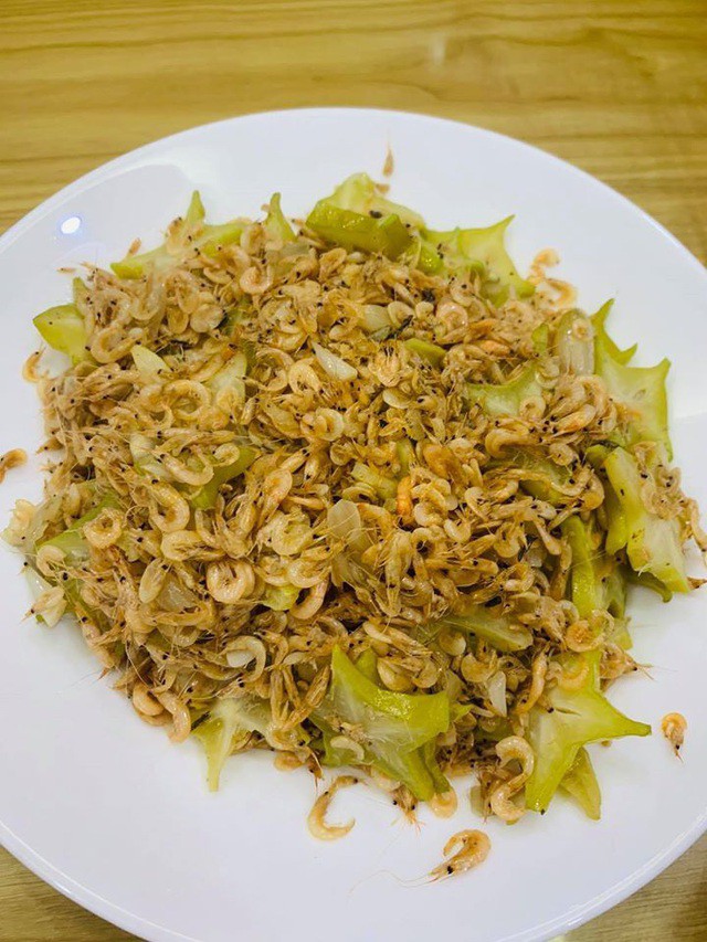 Người vợ NSND Công Lý chuẩn bị mâm cúng ông Táo đầy tâm huyết, cầu chúc bình an cho gia đình