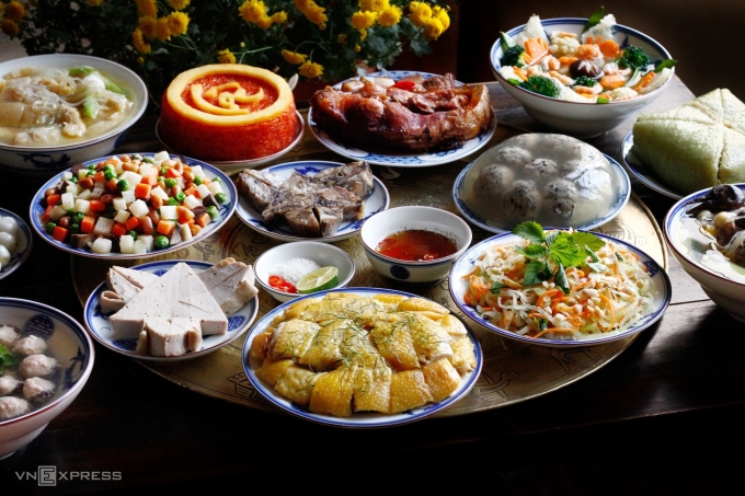 Khám Phá Ẩm Thực Hà Nội: Chả Cá Lã Vọng và Phở