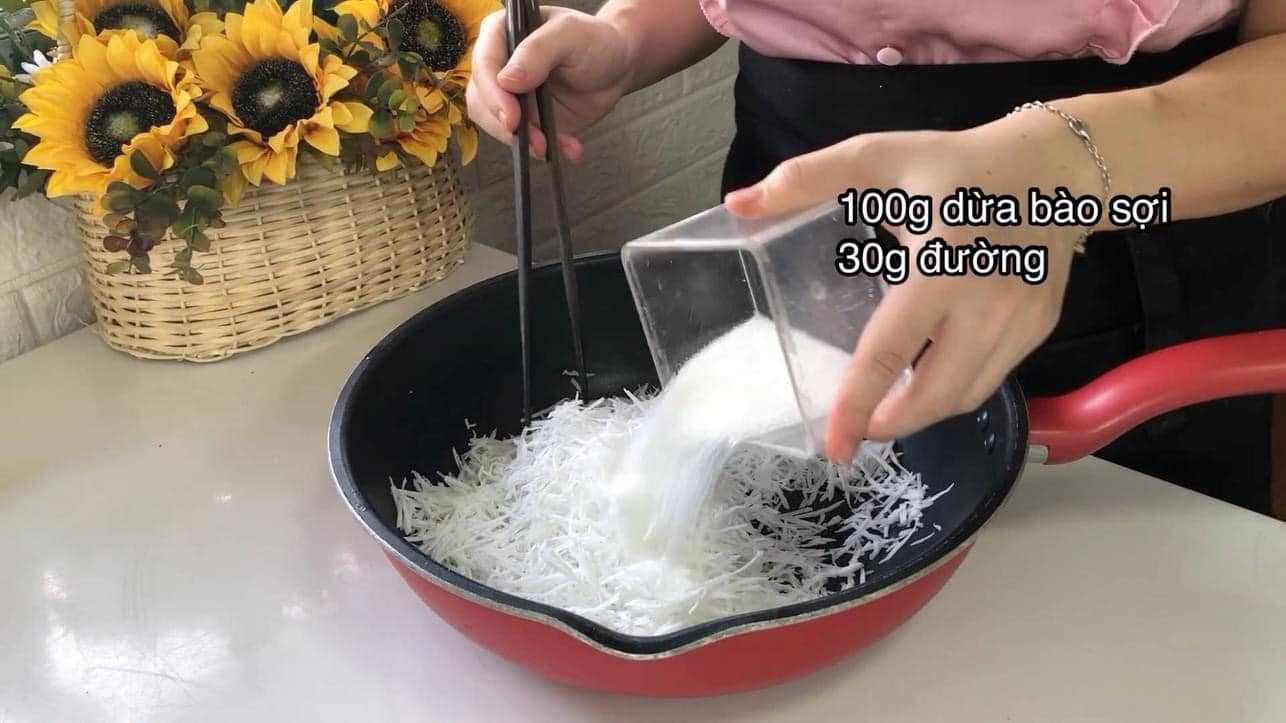 Bánh trung thu nhân cốm: Hương vị truyền thống không thể thiếu