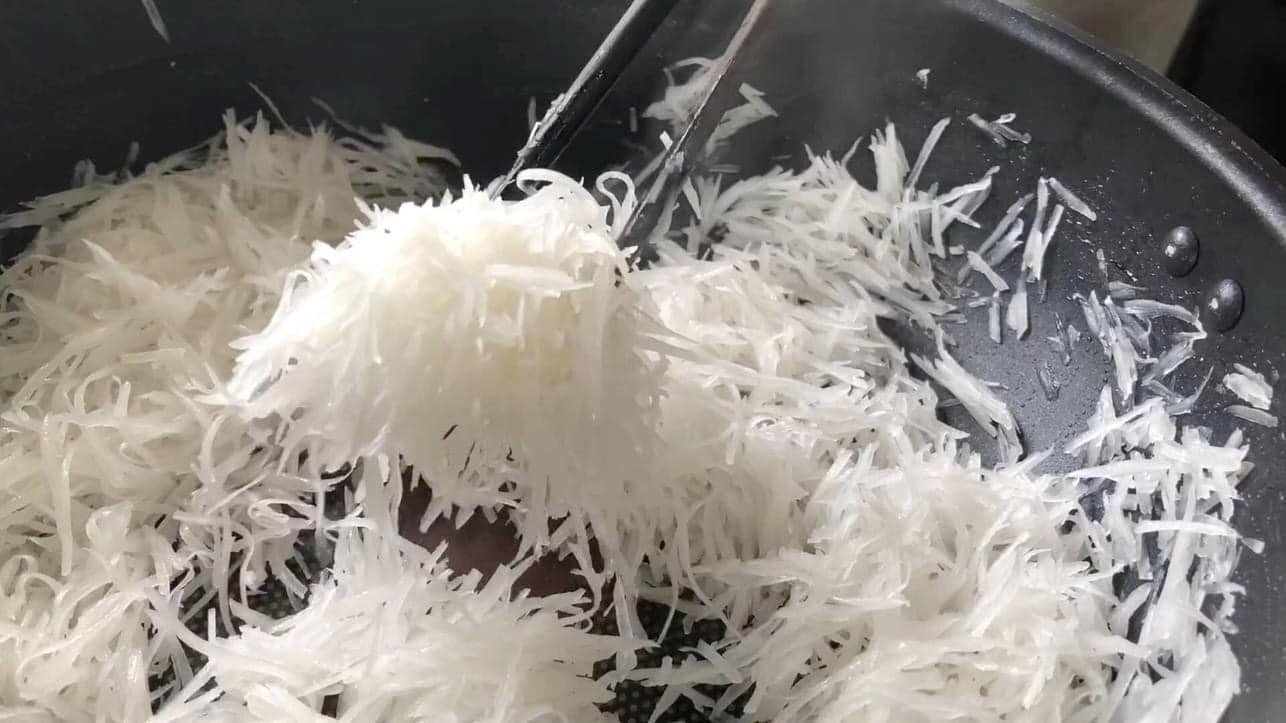 Bánh trung thu nhân cốm: Hương vị truyền thống không thể thiếu