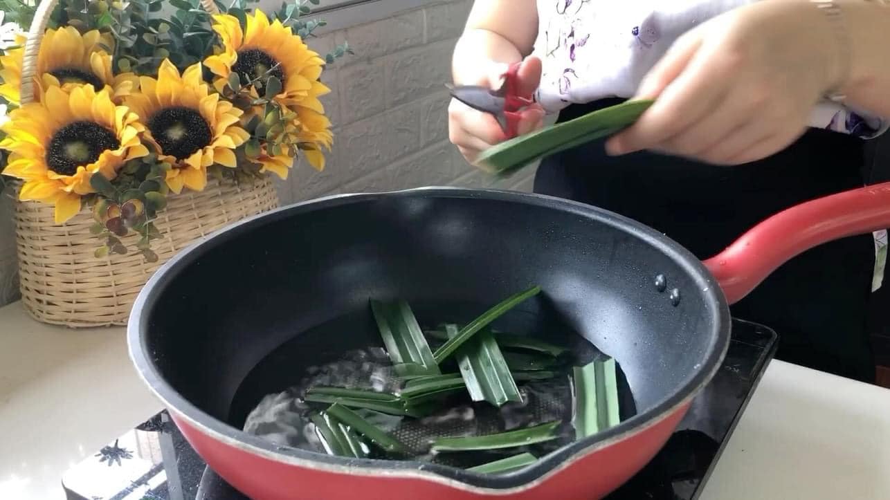 Bánh trung thu nhân cốm: Hương vị truyền thống không thể thiếu