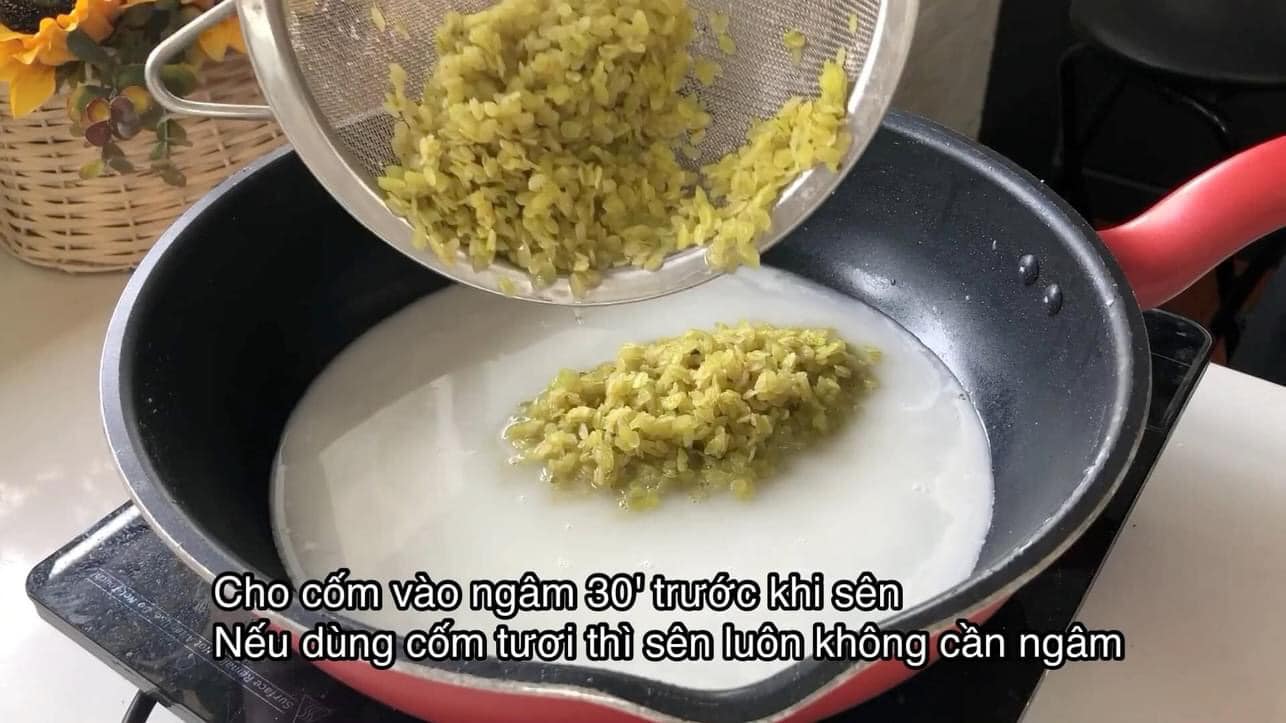 Bánh trung thu nhân cốm: Hương vị truyền thống không thể thiếu