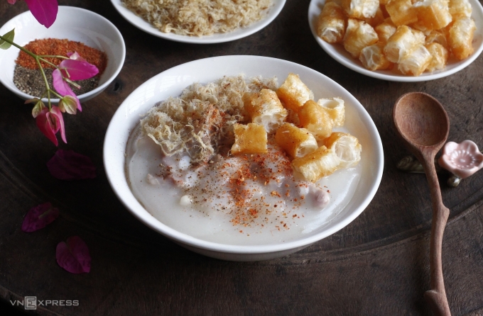 Khám Phá Ẩm Thực Hà Nội: Chả Cá Lã Vọng và Phở