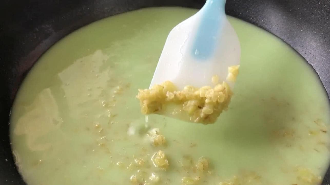 Bánh trung thu nhân cốm: Hương vị truyền thống không thể thiếu