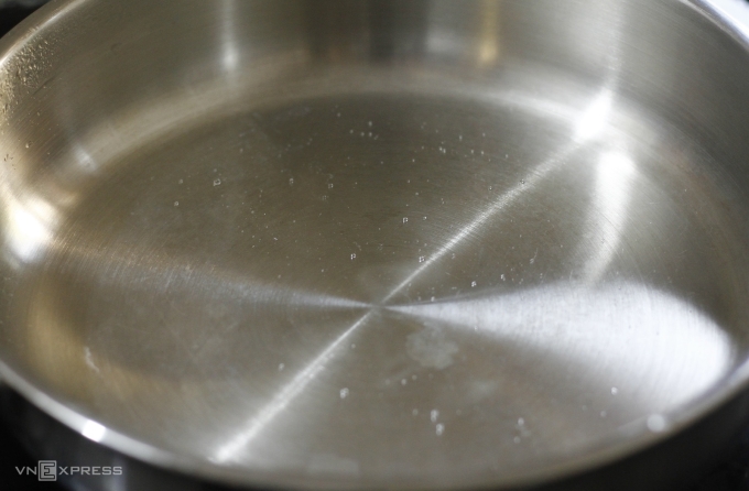 Cách Chiên Rán Không Bị Dính Chảo