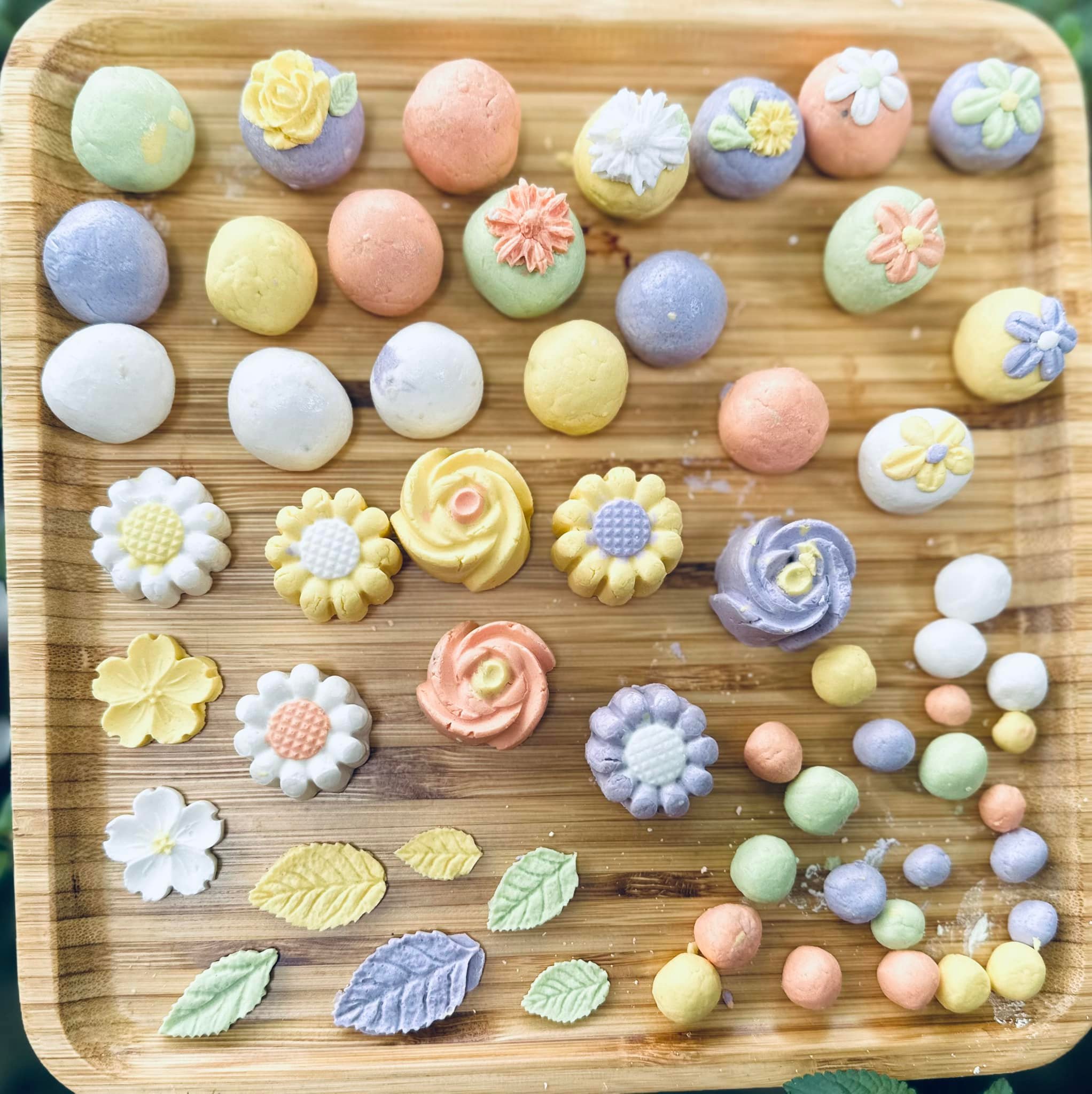 Không chỉ bánh trôi, mâm cúng Tết Hàn thực còn rực rỡ sắc màu