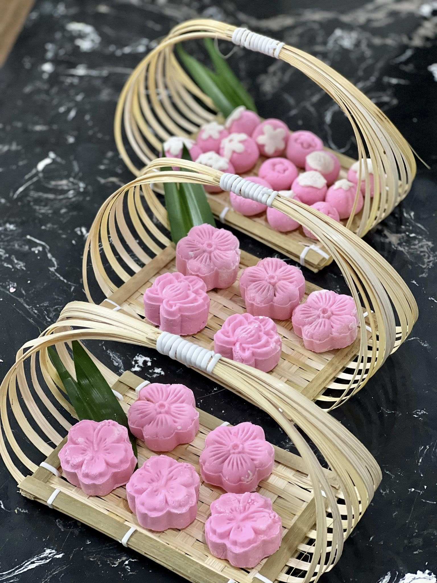 Không chỉ bánh trôi, mâm cúng Tết Hàn thực còn rực rỡ sắc màu