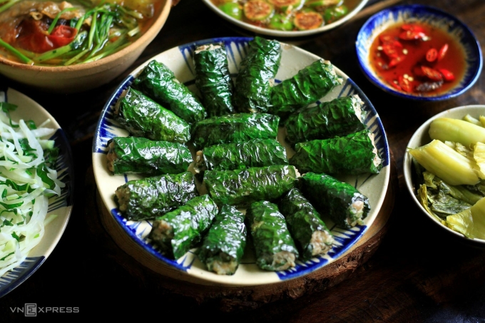 Chả lá lốt thơm ngon: Bí quyết giữ màu xanh tự nhiên khi rán