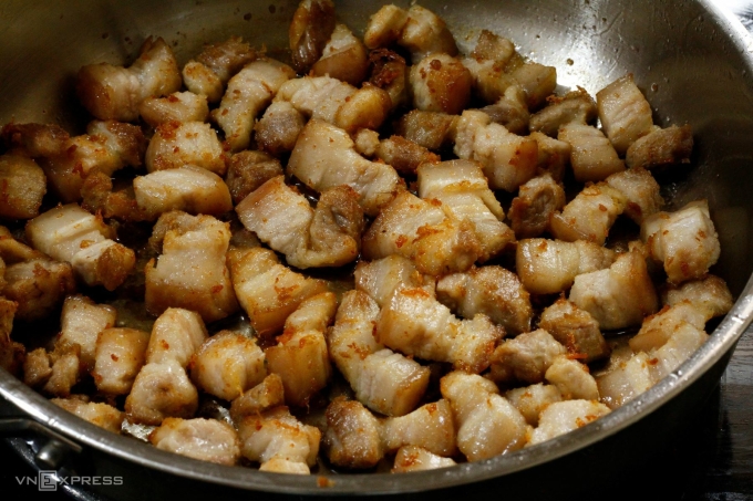 Có Nên Sử Dụng Chảo Chống Dính Khi Rang Thịt Cháy Cạnh?