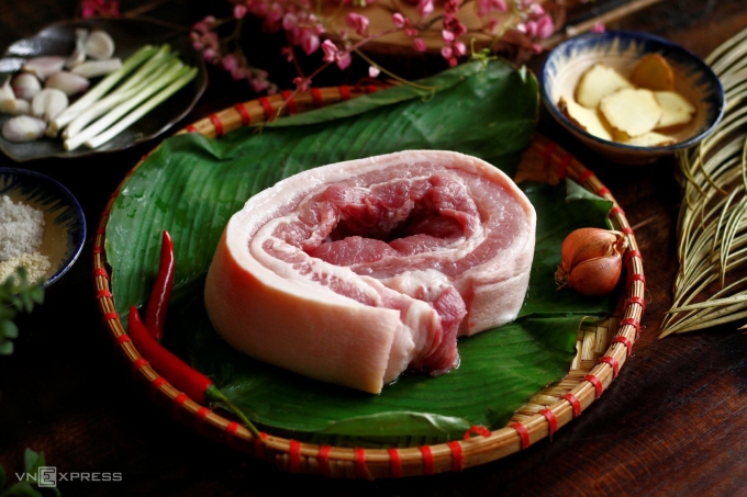 Có nên rửa thịt và cá trước khi chế biến?