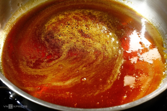 Kỹ Thuật Thắng Đường Và Phản Ứng Maillard Trong Món Thịt Kho